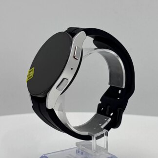 品牌:Samsung/三星
型号:Samsung Galaxy Watch 6
成色:轻微使用痕迹
连接方式:蓝牙连接
功能:心率检测