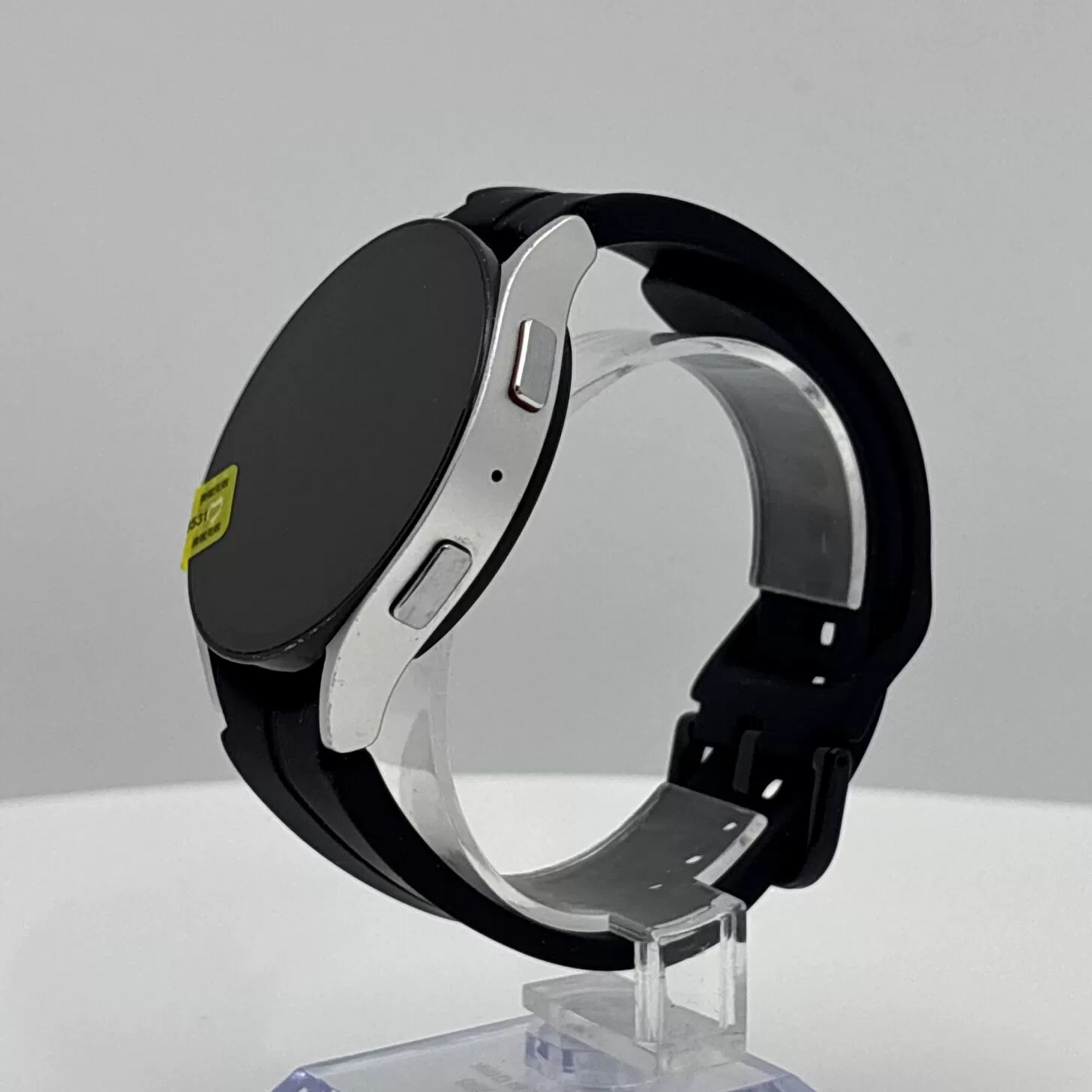 品牌:Samsung/三星
型号:Samsung Galaxy Watch 6
成色:轻微使用痕迹
连接方式:蓝牙连接
功能:心率检测